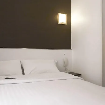 Royal Wagram Hotel 2*