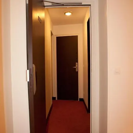 Hotel Royal Wagram 2*