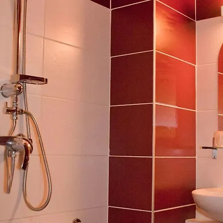Hotell Royal Wagram 2*