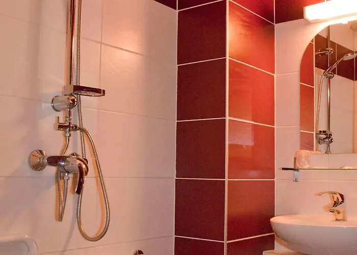 Hotel Royal Wagram 2*