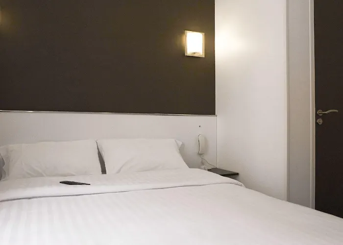 Royal Wagram Hotel 2*