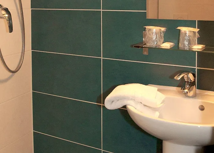 Hotel Royal Wagram 2*