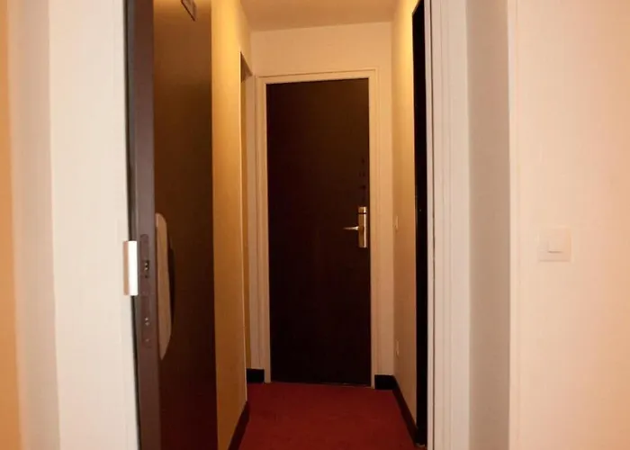 Royal Wagram Hotel 2*