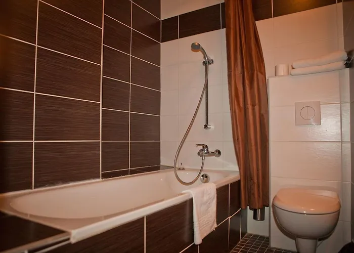 Royal Wagram Hotel 2*