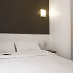 Royal Wagram Hotel 2*